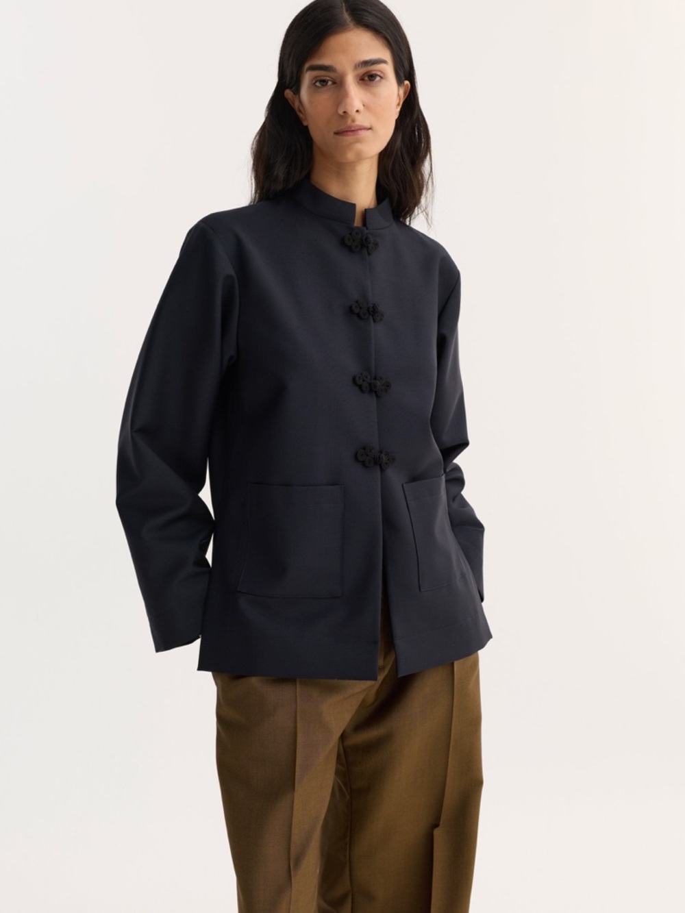 ROHE PANKOU CLOSURE JACKET IN NAVY